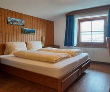Double room, with a small, but private bathroom - © Pension zu Hause