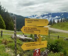 One of the many hiking signs - © Pension zu Hause